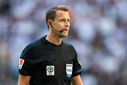 Ένας αστυνομικός σφυρίζει τον ΠΑΟΚ στη ρεβάνς με Σλόβαν