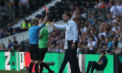 Μπίλιτς, ο πρώτος προπονητής που δέχθηκε κόκκινη κάρτα