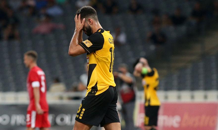 Γκολ η ΑΕΚ, γιούχα ο κόσμος της