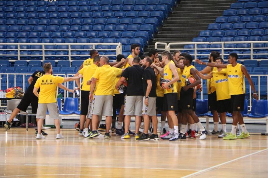 Έφυγε για Πορταριά η ΑΕΚ (pics)