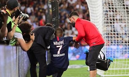 Ένα μήνα νοκ-άουτ ο Εμπαπέ