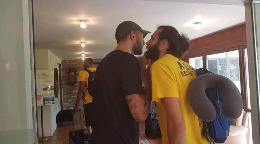 Υποδοχή από... Χρυσικόπουλο για την ΑΕΚ (pics)