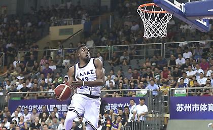 Διάταση ο Θ. Αντετοκούνμπο, καμία ανησυχία στην Εθνική