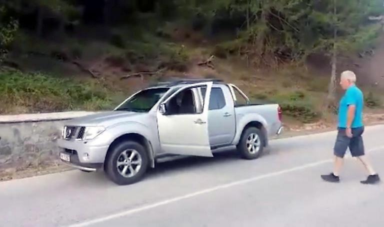 Αυτοκίνητο κινείται μόνο του στην ανηφόρα! (video)