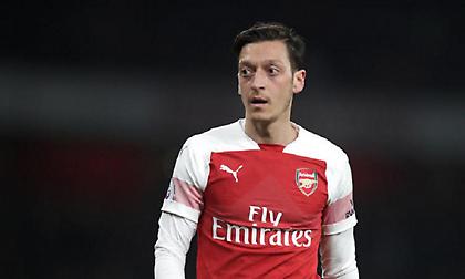 Παραμένει στην Άρσεναλ ο Εζίλ