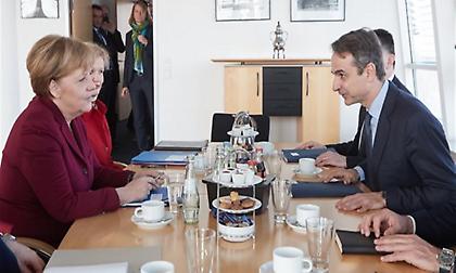 Η αύξηση των προσφυγικών ροών στην ατζέντα Μητσοτάκη–Μέρκελ στο Βερολίνο