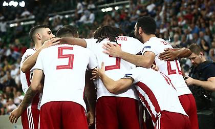 Τραγουδούσαν το «είσαι στο μυαλό» οι παίκτες του Ολυμπιακού (video)