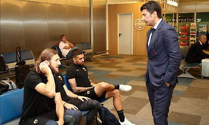 Έπιασε δουλειά ο Ίβιτς: Τετ-α-τετ με όλους τους παίκτες της ΑΕΚ (pics)