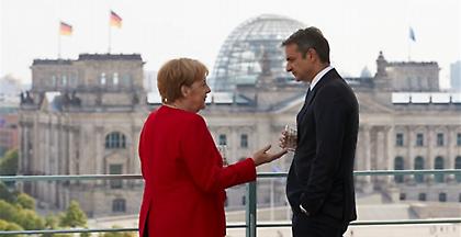 Σε εξέλιξη η συνάντηση Μητσοτάκη - Μέρκελ - Τι δήλωσε ο Όλαφ Σολτς (video)