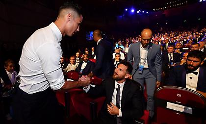 Το... πηγαδάκι ανάμεσα σε Μέσι και Κριστιάνο (video)