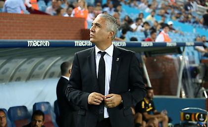 Κωστένογλου σε παίκτες: «Η ΑΕΚ είναι αυτή που είδαμε σήμερα»