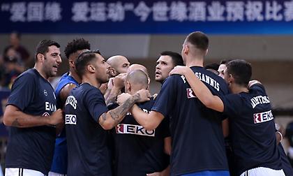 Ευχές από τη Super League στην «επίσημη αγαπημένη» (pic)