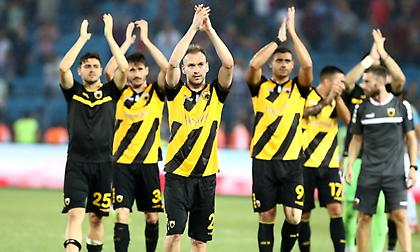 Η παρακάμερα από τη εμφάνιση-κατάθεση ψυχής της ΑΕΚ στην Τουρκία (video)