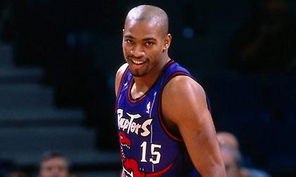 Ράπτορς: Επανέρχεται η φοβερή φανέλα με τον δεινόσαυρο! (video-photo)