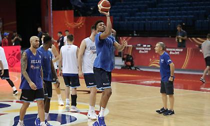 Η τελευταία προπόνηση της Εθνικής πριν την πρεμιέρα (video/pics)