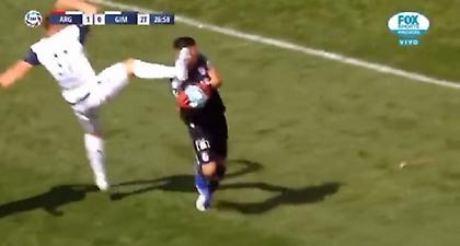 Ο Καραμπάγιο πήγε να... κόψει το κεφάλι του αντίπαλου τερματοφύλακα! (video)