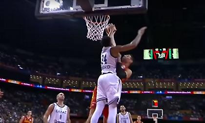 Τα highlights του Γιάννη απέναντι στο Μαυροβούνιο (video)