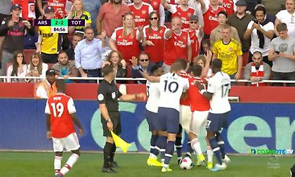 Ο Sokratis τα έβαλε με Γουίνκς, Ρόουζ και Σισοκό! (vid)