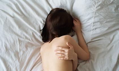 5 πολύ καλοί λόγοι για να κοιμάστε γυμνοί το βράδυ