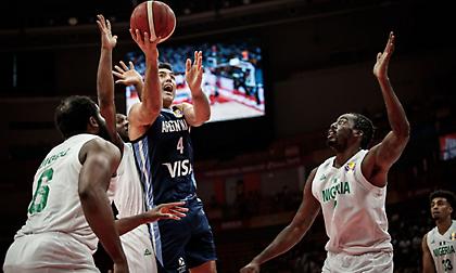 Αειθαλής Σκόλα οδηγεί την Αργεντινή!