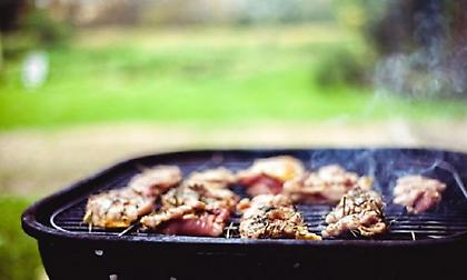 Αυστραλία: Μήνυσε τους γείτονες της επειδή την ενοχλούσαν οι μυρωδιές του μπάρμπεκιου