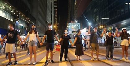 Χονγκ Κονγκ: Αποσύρεται το νομοσχέδιο για την έκδοση υπόπτων στην Κίνα