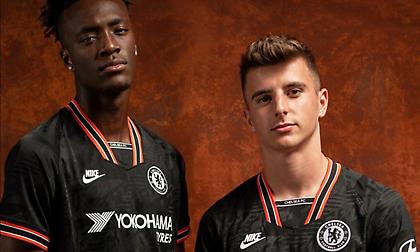 Με γεύση από 90s η τρίτη εμφάνιση της Τσέλσι