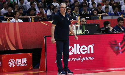 Σκουρτόπουλος: «Η ομάδα είναι ενωμένη – Οι παίκτες μου ξέρουν τι διακυβεύεται αύριο»