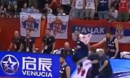 «Ντου» στο παρκέ ο Γιόβιτς, «ντου» στον Γιόβιτς η… Σερβία! (video)