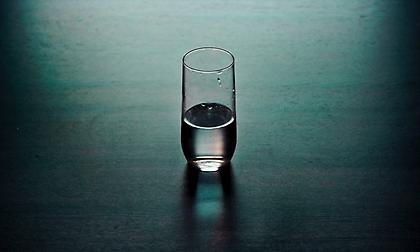 Πίνετε νερό τη νύχτα; Τι πρέπει να προσέχετε