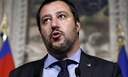 Δικαστική έρευνα για Σαλβίνι μετά την αγωγή της πλοιάρχου Καρόλα Ρακέτε