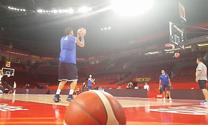 Πρώτη προπόνηση στη Σενζέν και... φουλ για ΗΠΑ η Ελλάδα (vids)