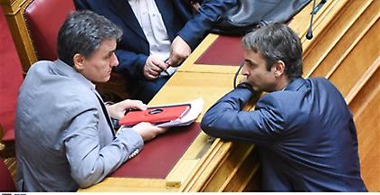 Τσακαλώτος κατά Μητσοτάκη μέσω της σειράς του BBC «Yes, Prime Minister»!