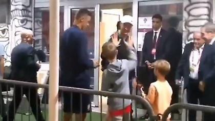 Μοναδική στιγμή: Ο Μάτιτς πήγε τον γιο του και έναν φίλο του να γνωρίσουν τον Κριστιάνο Ρονάλντο!