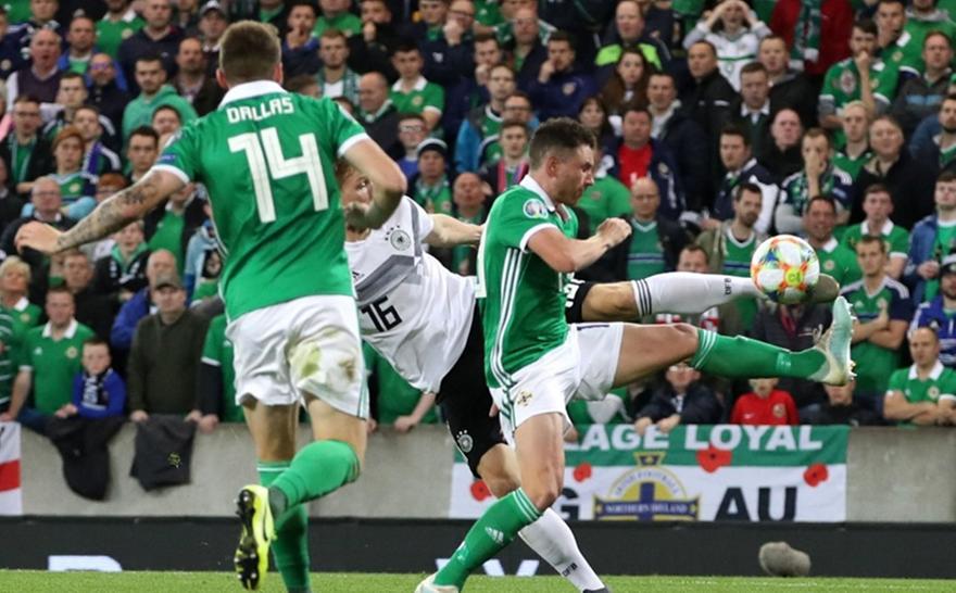 Προβάδισμα με γκολάρα του Χάλστενμπεργκ για Γερμανία (video)