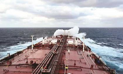 Ακυβέρνητο λόγω μηχανικής βλάβης φορτηγό πλοίο νότια της Σύρου