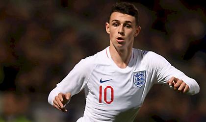 Πανευτυχής ο Φόντεν για τα δύο του τέρματα με την Κ21 της Αγγλίας