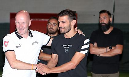 Δίπλα στα παιδιά ο Κόρμπος - Ίδρυσε νέα ακαδημία ποδοσφαίρου (pics)