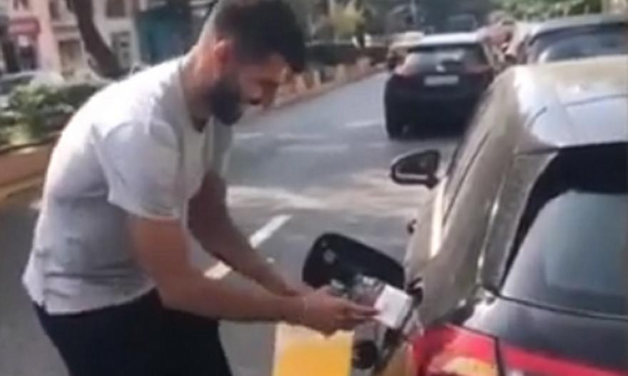 Έμεινε από βενζίνη ο Ολιβέιρα και ο Μάνταλος τον γλεντάει! (video)