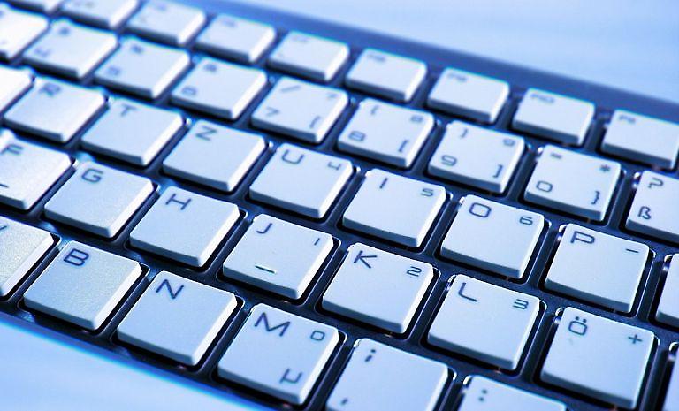 Αυτός είναι ο λόγος που τα γράμματα στο πληκτρολόγιο είναι ανακατεμένα