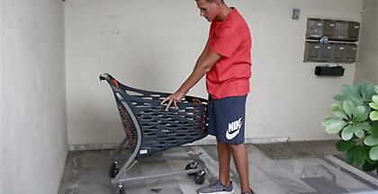 Αναζητούν τη μητέρα του βρέφους που βρέθηκε σε καροτσάκι σούπερ μάρκετ