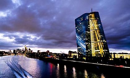 Νέο ιστορικό χαμηλό για το ελληνικό 10ετές με «αέρα» από την ΕΚΤ