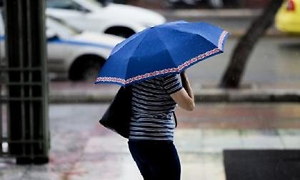 Βροχερός ο καιρός σήμερα - Πέφτει η θερμοκρασία