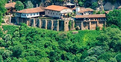 Ιερόσυλοι έκλεψαν τάματα και σταυρούς από μονή της Βέροιας