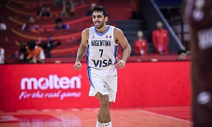 Το φοβερό τρίποντο του Καμπάτσο στη λήξη του ημιχρόνου! (video)