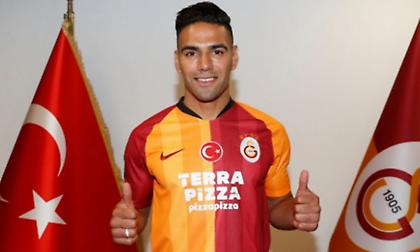 Το «κόλλησε»… με το καλημέρα ο Φαλκάο στη Γαλατασαράι! (video)