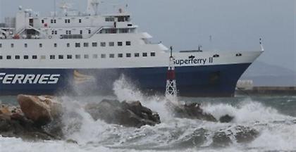 Σε ισχύ το απαγορευτικό απόπλου από Λαύριο, Ραφήνα και Πειραιά