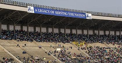 Μισοάδειο το γήπεδο όπου εκτέθηκε η σορός του Μουγκάμπε