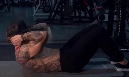 Τα μυστικά για κοιλιακούς… πέτρα (vid)