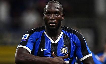 Δημοσιογράφος για Λουκάκου: «Ο μόνος τρόπος να τον σταματήσεις είναι να του πετάξεις 10 μπανάνες»